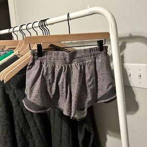 Lululemon size 8 2.5 in inseam shorts.